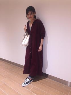 [秋山　里織]