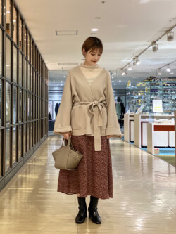 [秋山　里織]