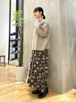 [秋山　里織]