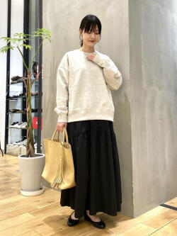 [秋山　里織]