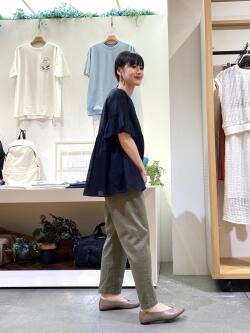 [秋山　里織]