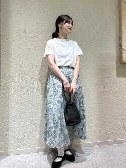 [秋山　里織]