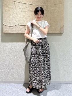 [秋山　里織]