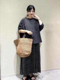 [秋山　里織]