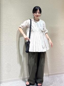 [秋山　里織]