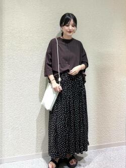[秋山　里織]