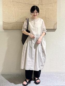 [秋山　里織]